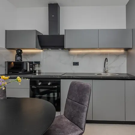 アパート Lucy ヴィル