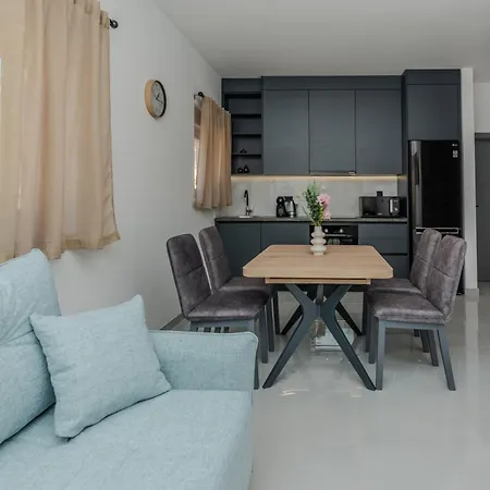 Lucy I Apartment *