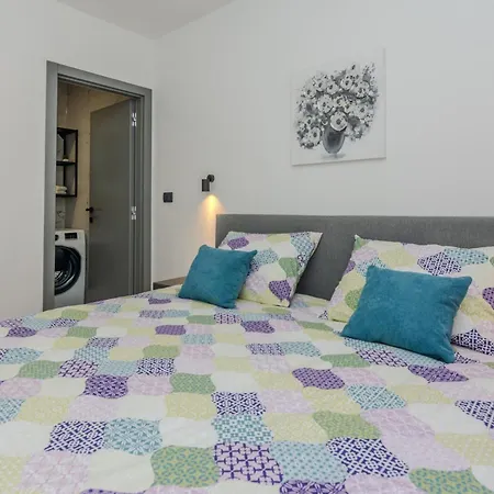 Апартаменты Lucy Вир